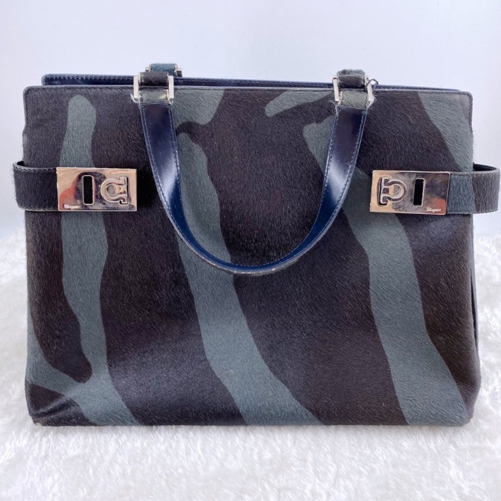 Authentic Salvador Ferragamo Bag - Picture 4 of 16